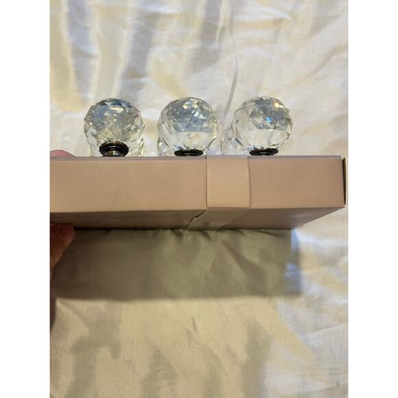 New in box 6 drawer knobs - Picture 2 of 5